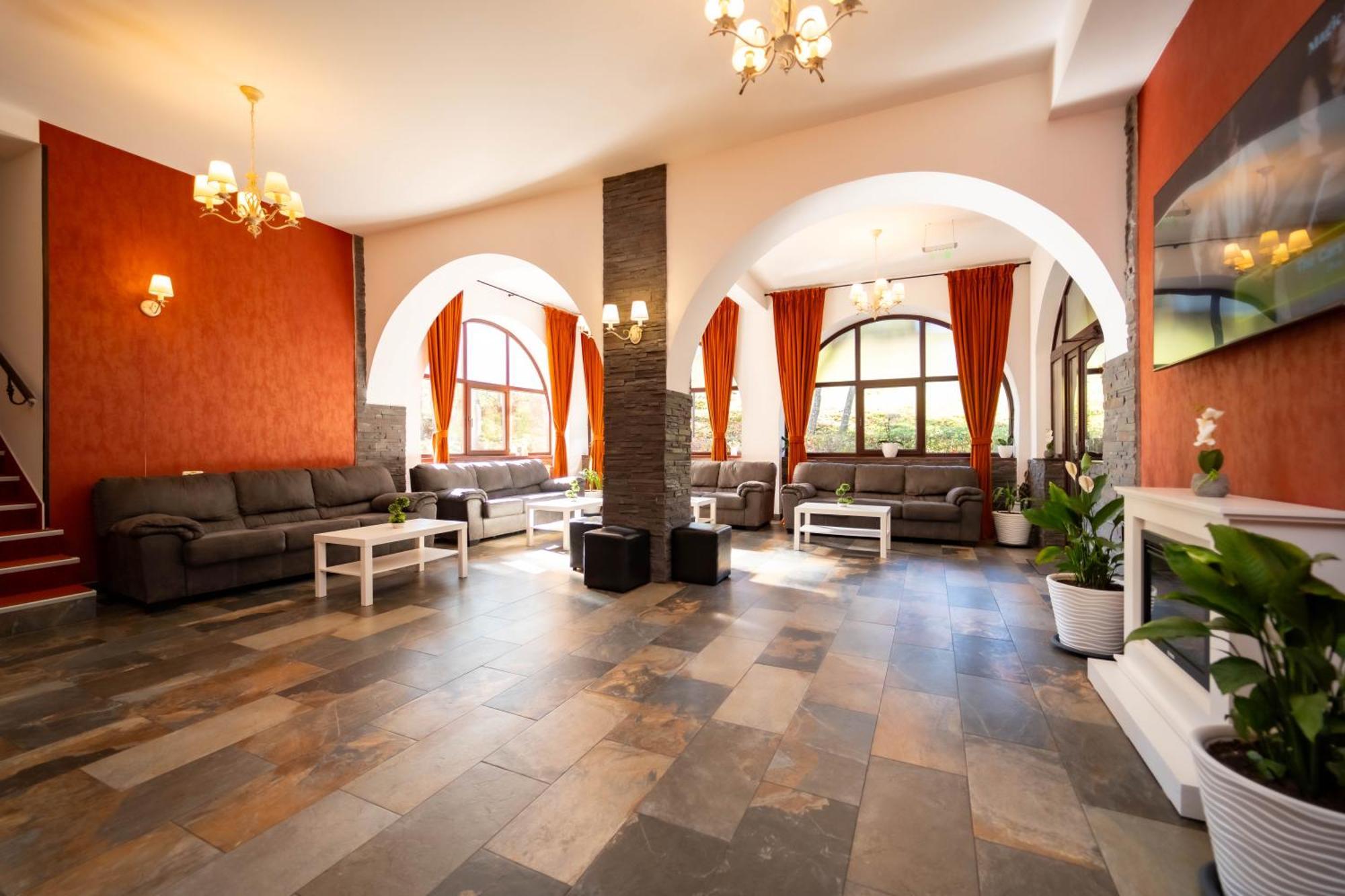 Hotel Cirus Предеал Екстериор снимка