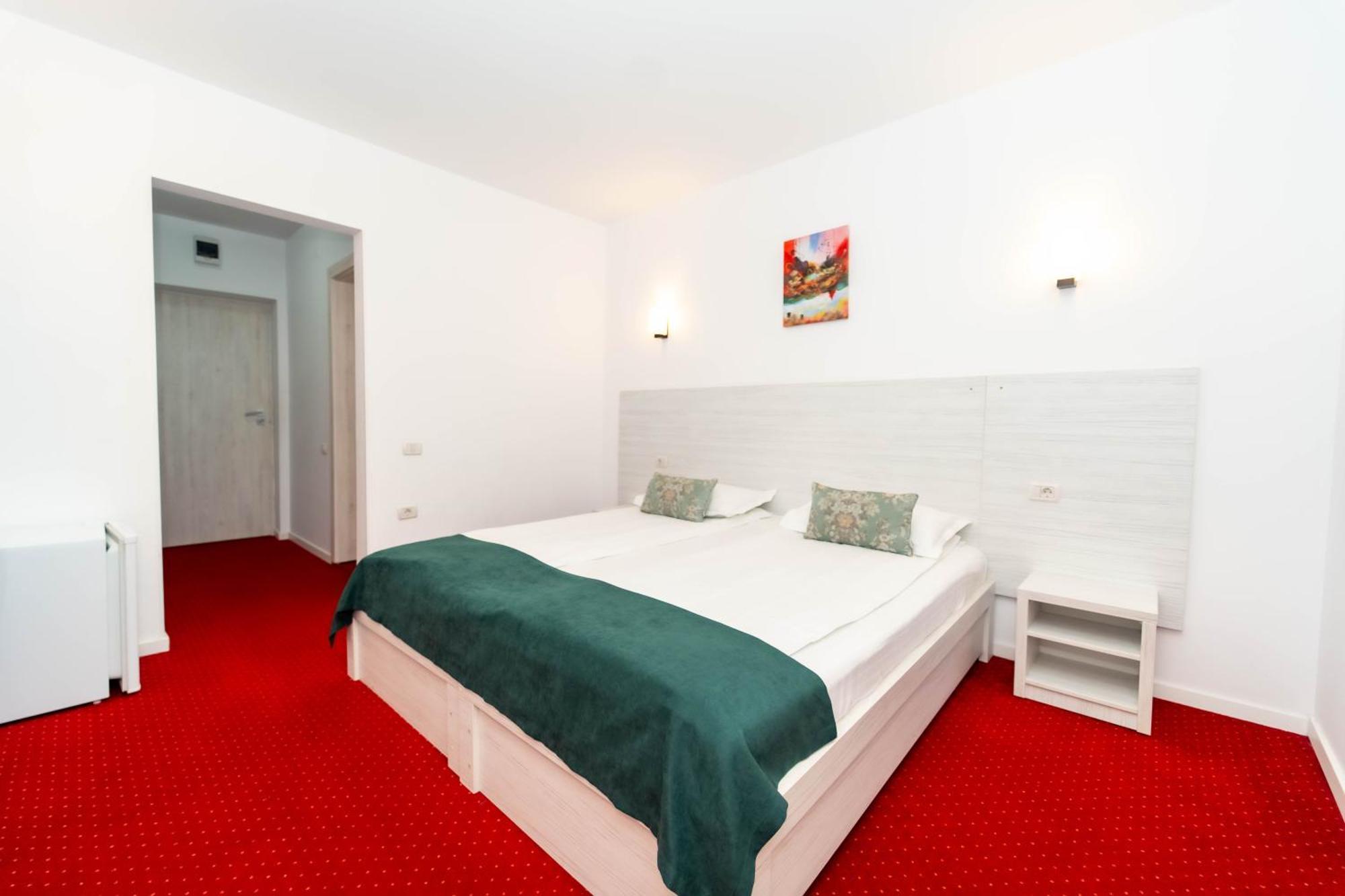 Hotel Cirus Предеал Екстериор снимка