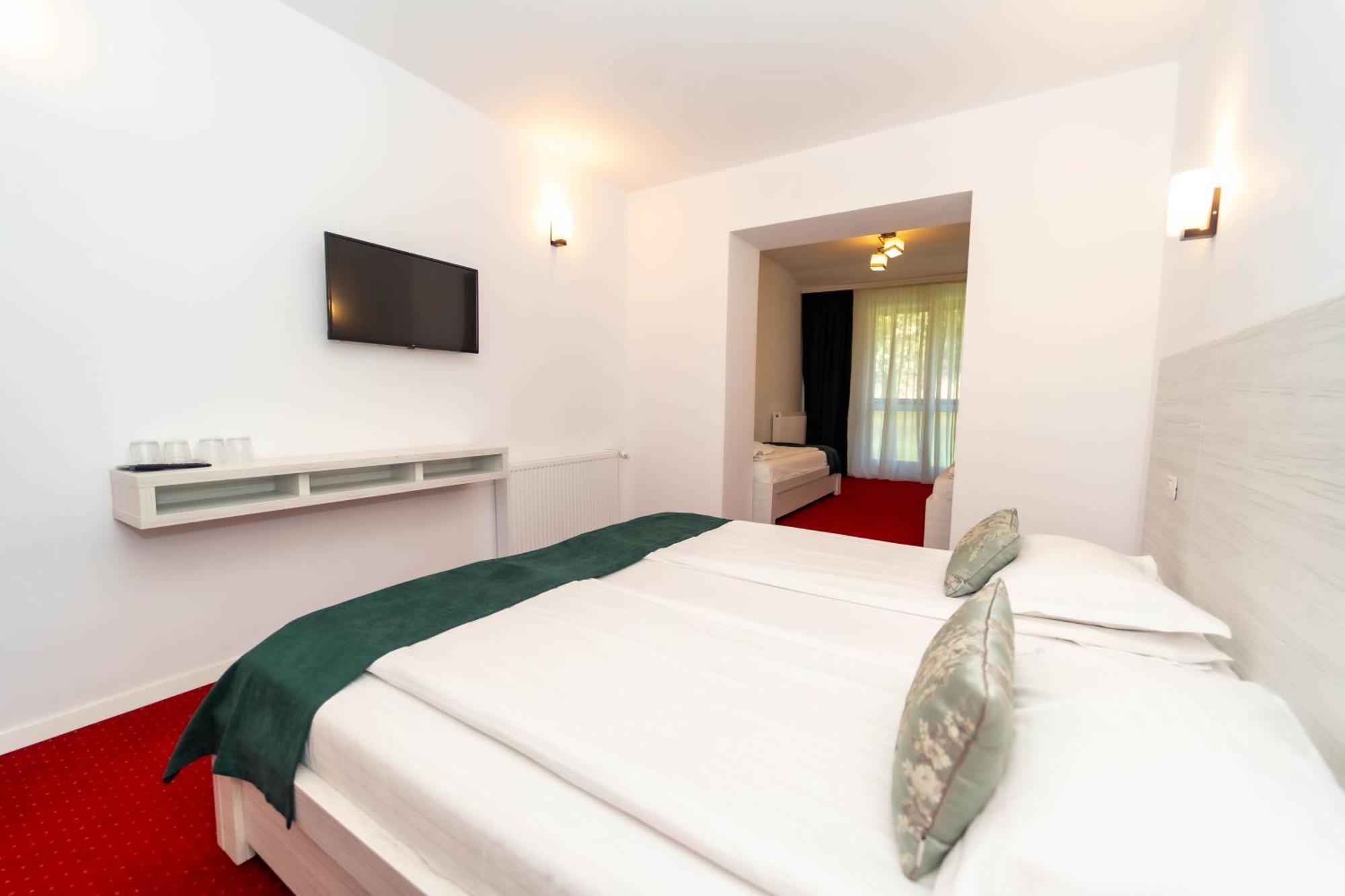 Hotel Cirus Предеал Екстериор снимка