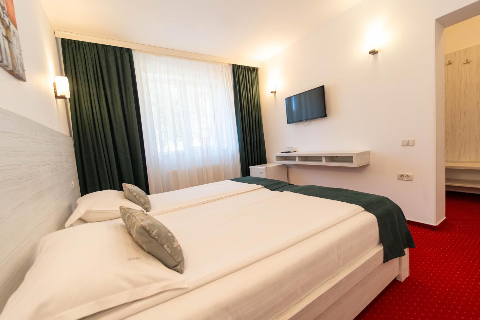 Hotel Cirus Предеал Екстериор снимка