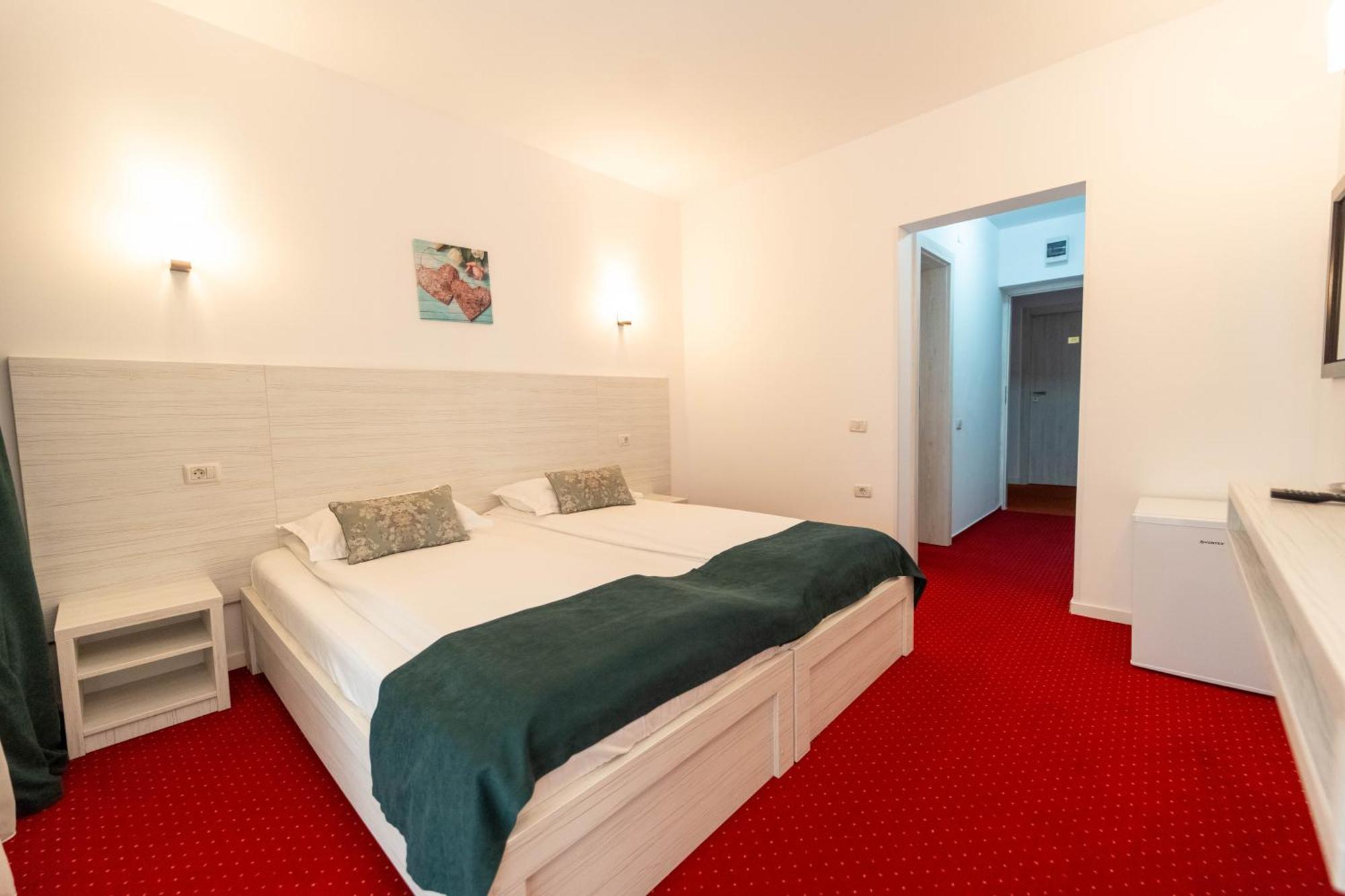 Hotel Cirus Предеал Екстериор снимка