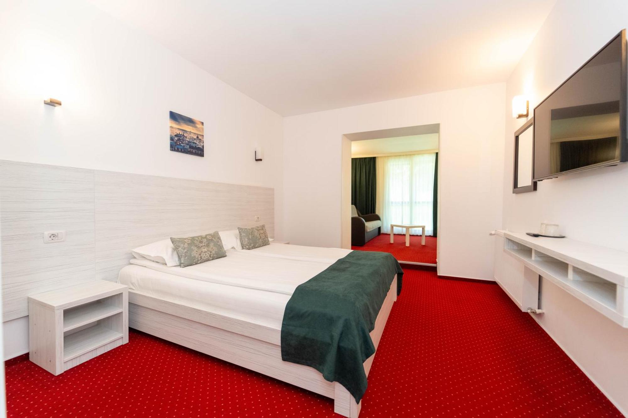 Hotel Cirus Предеал Екстериор снимка