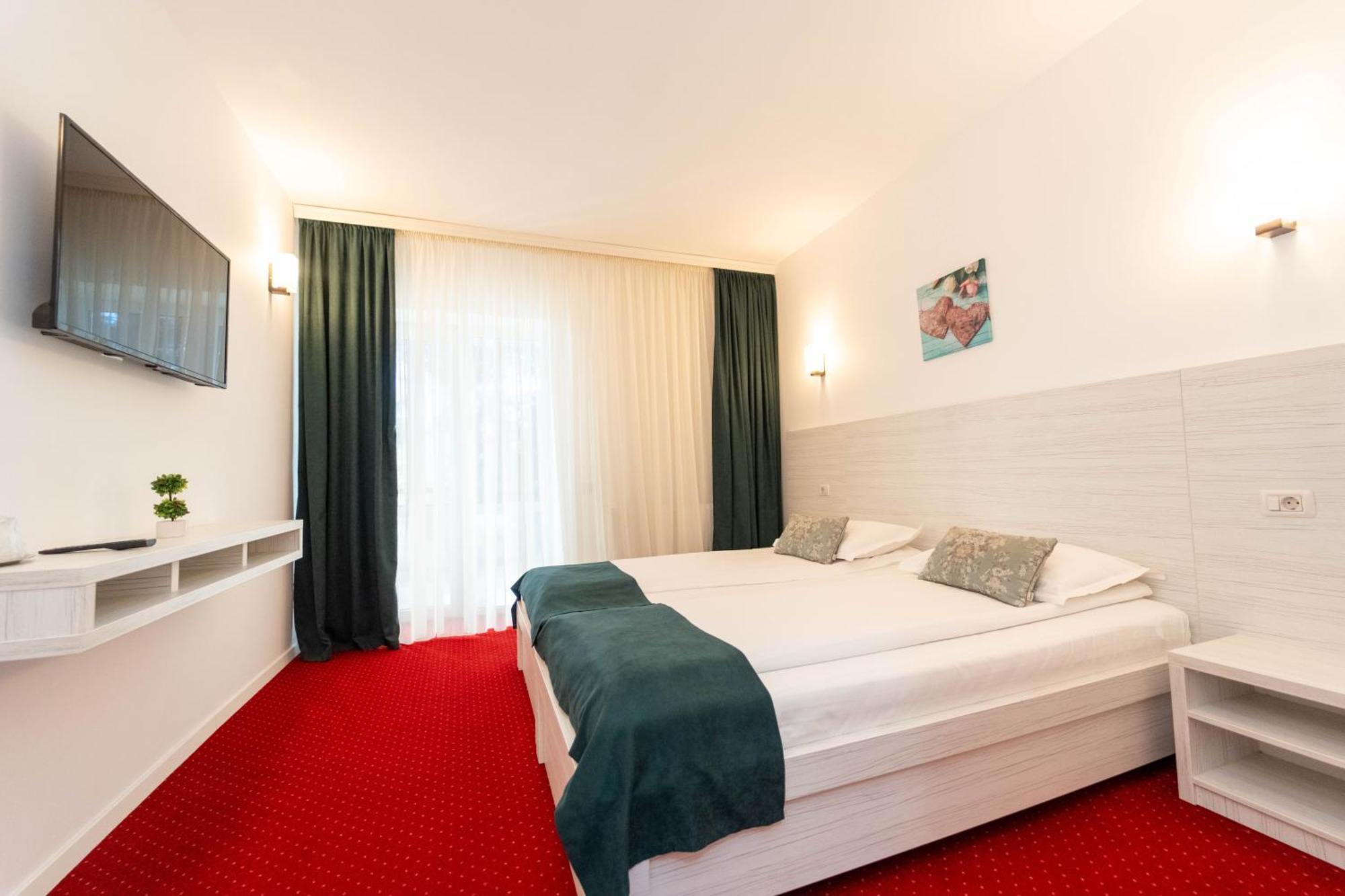 Hotel Cirus Предеал Екстериор снимка