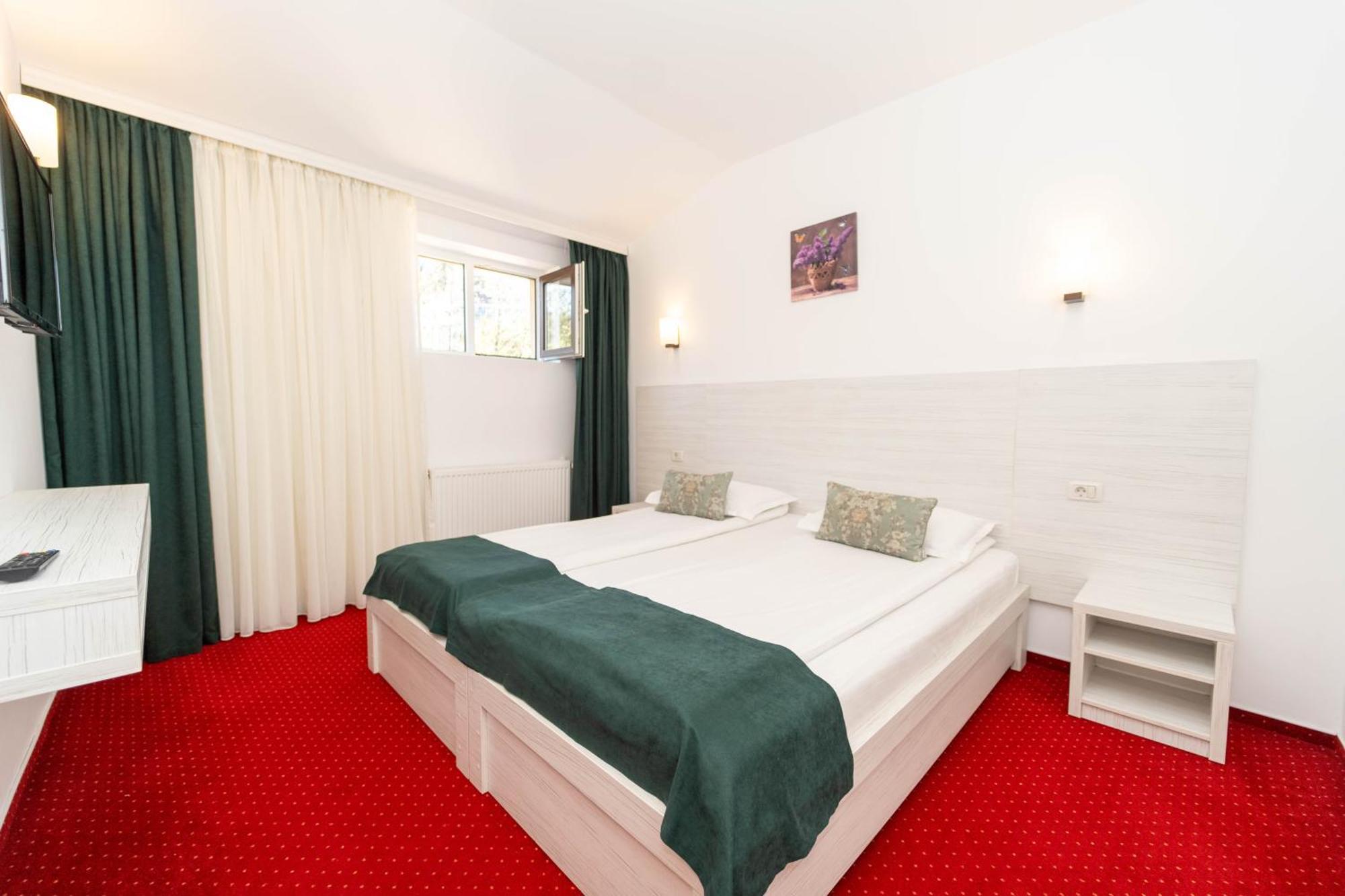 Hotel Cirus Предеал Екстериор снимка