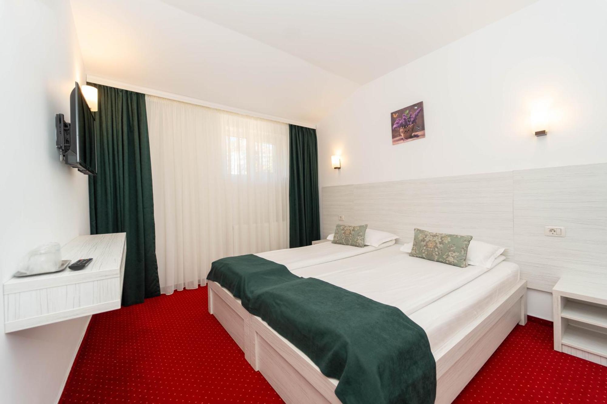 Hotel Cirus Предеал Екстериор снимка
