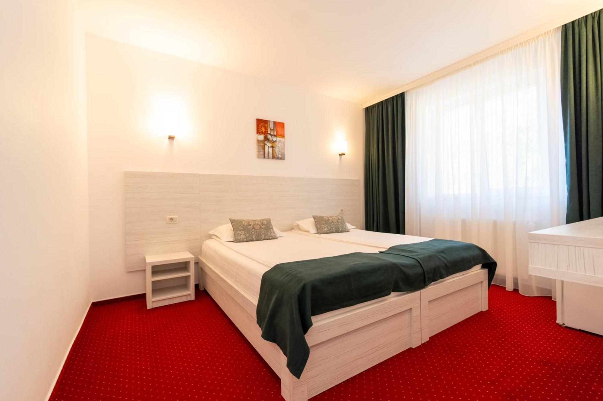 Hotel Cirus Предеал Екстериор снимка