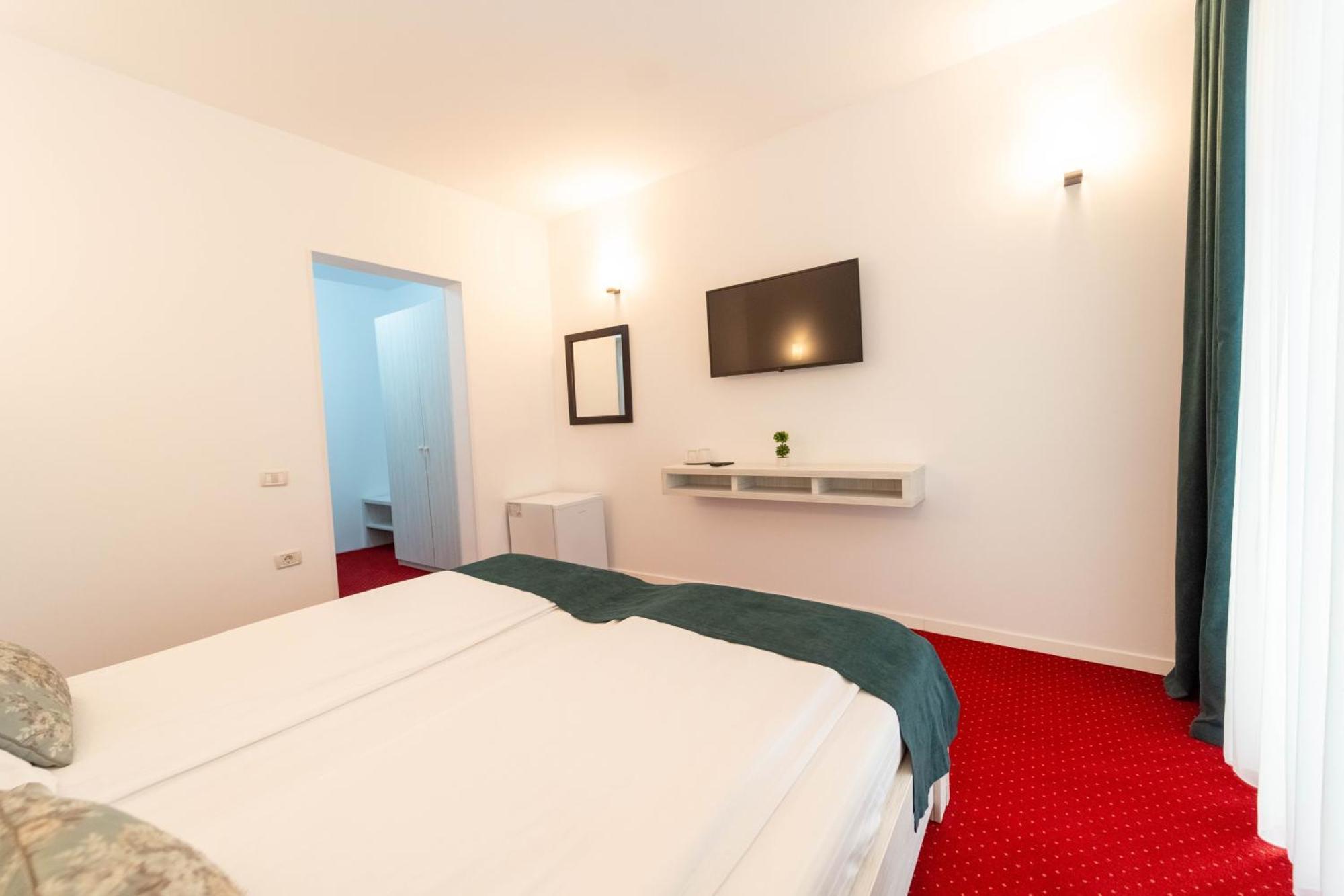 Hotel Cirus Предеал Екстериор снимка