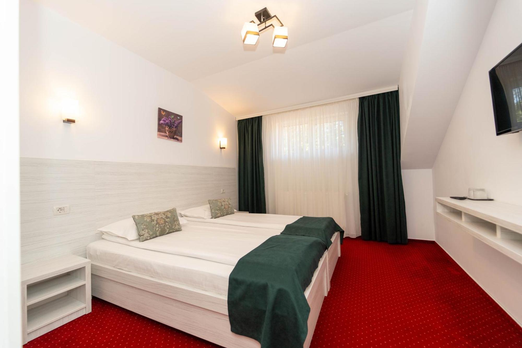 Hotel Cirus Предеал Екстериор снимка