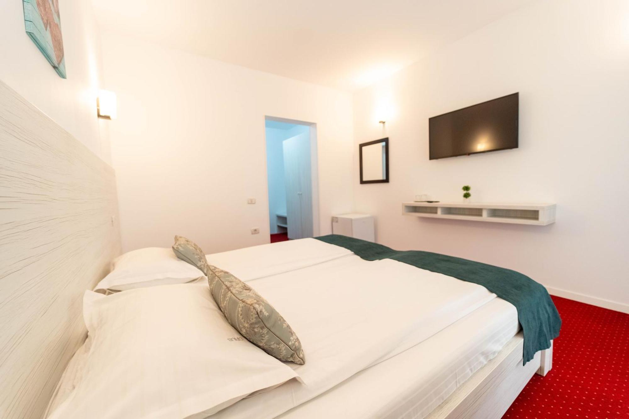 Hotel Cirus Предеал Екстериор снимка