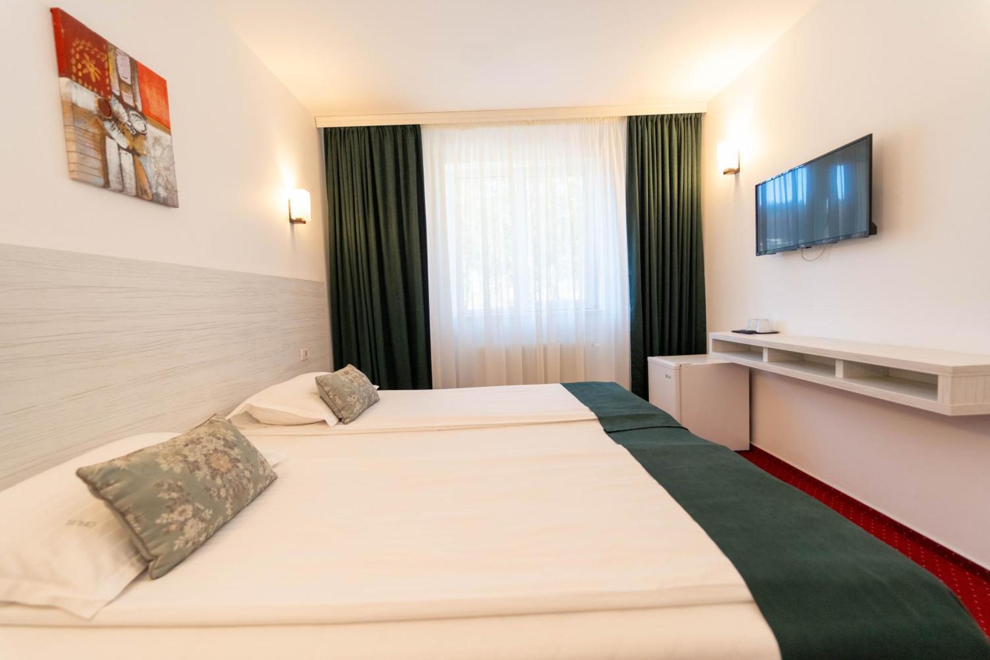 Hotel Cirus Предеал Екстериор снимка