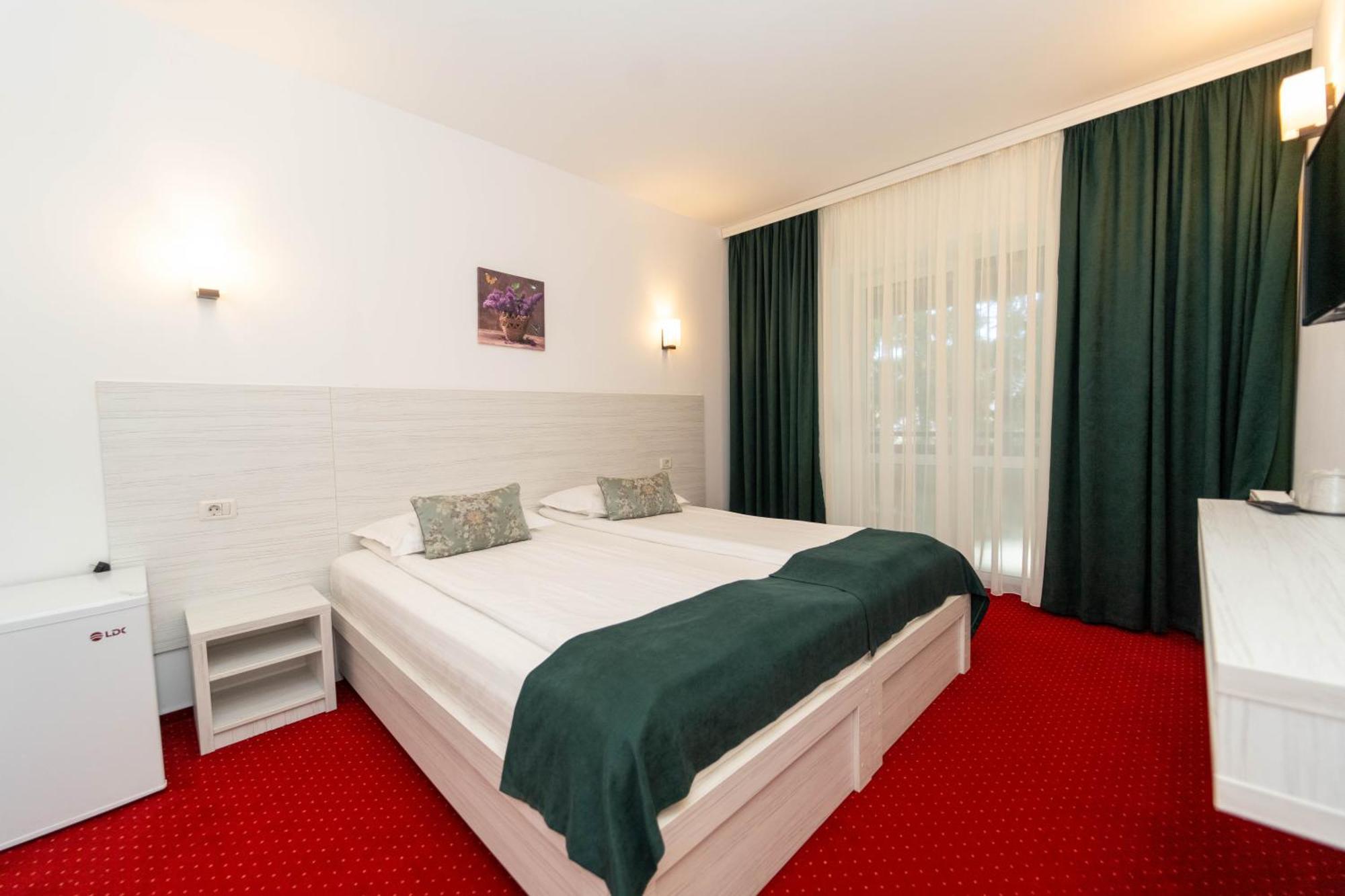 Hotel Cirus Предеал Екстериор снимка