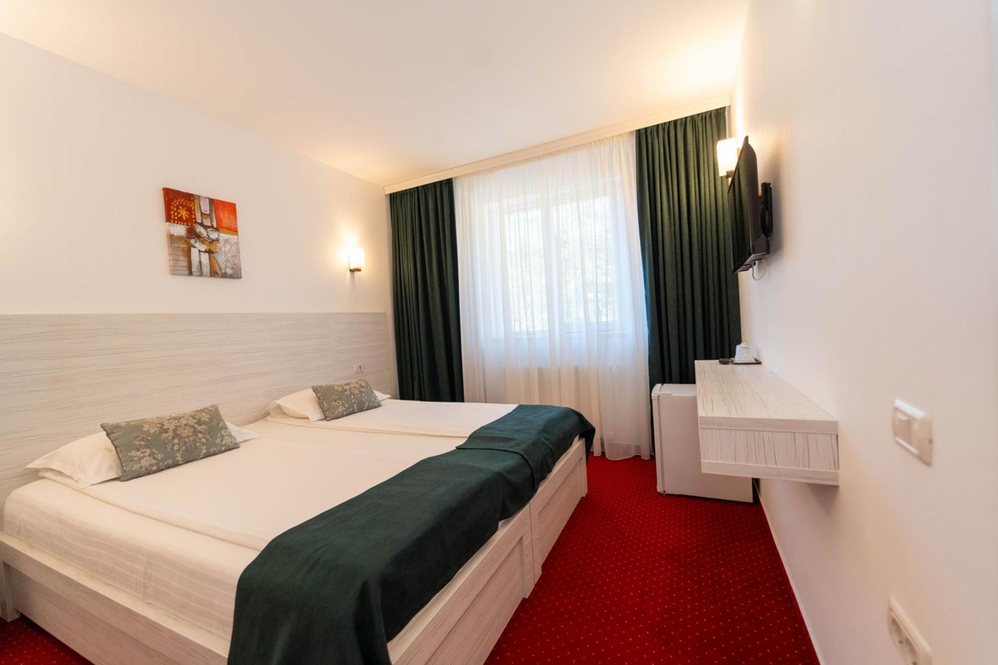 Hotel Cirus Предеал Екстериор снимка